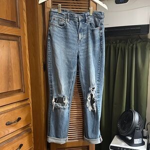 American Eagle Distressed Women’s Blue Jeans